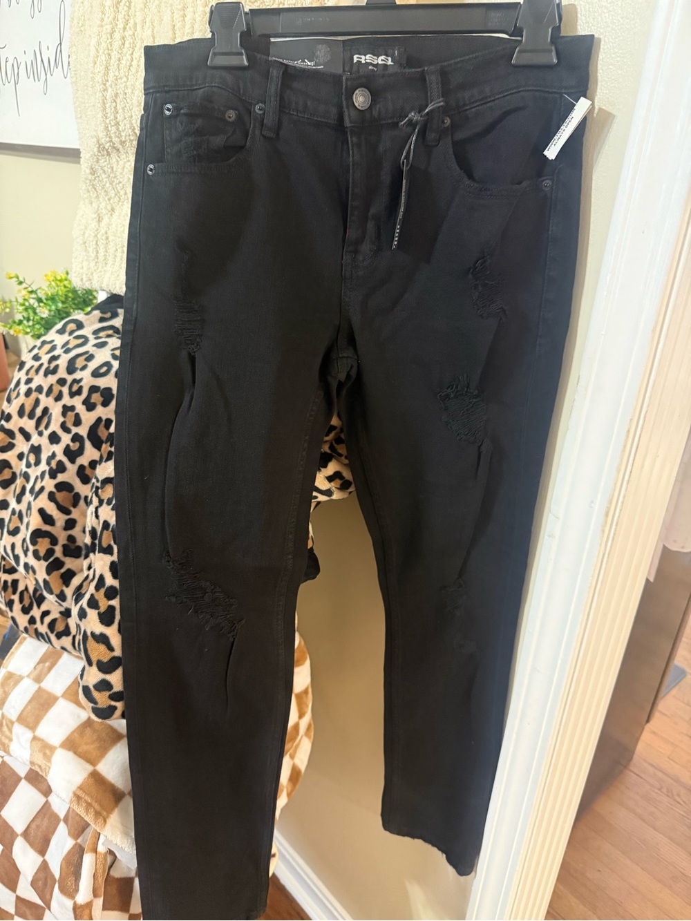 Black Distressed Men’s Jeans size 29x30